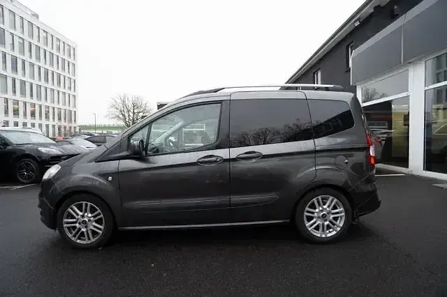 Gebraucht Ford Tourneo Courier Titanium 101 PS (74 kW) 2017 Grau Van / Kleinbus