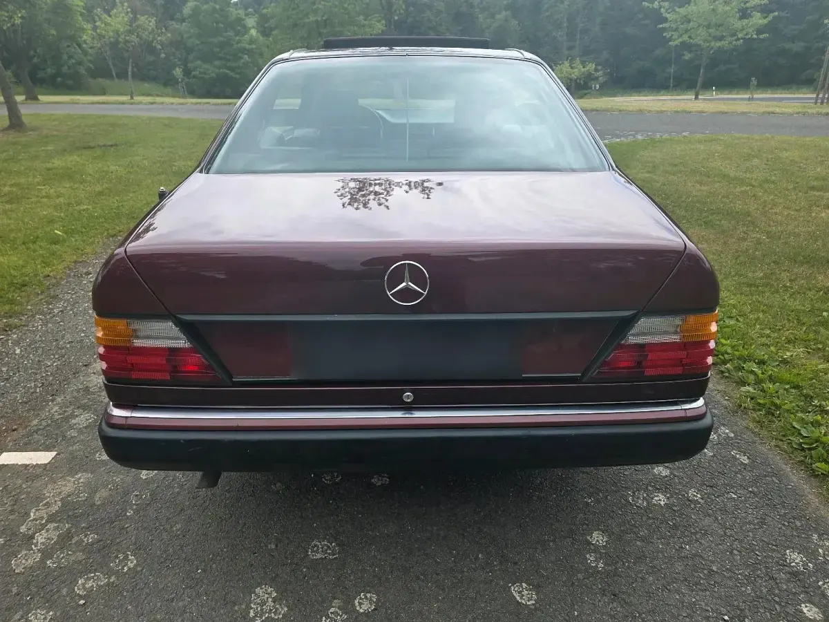 Gebraucht Mercedes 230 132 PS (97 kW) 1990 Rot Coupé