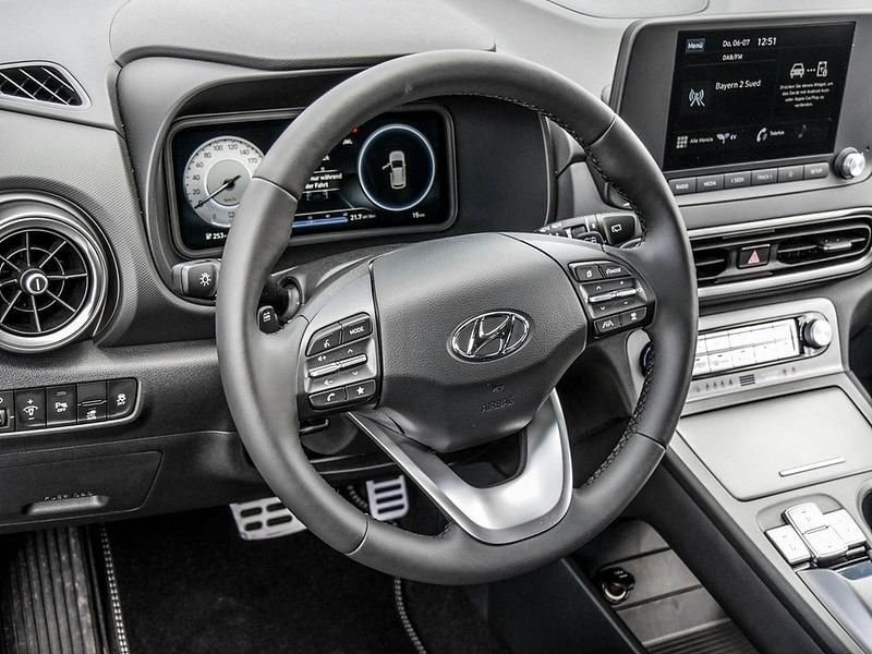 Gebraucht Hyundai Kona Select 73 kW (100 PS) 2023 Dive in jeju / sol SUV