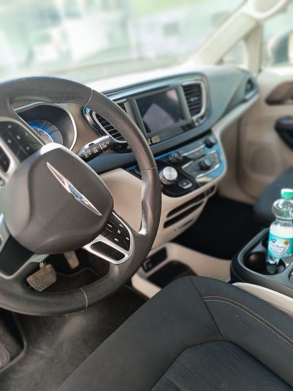 Gebraucht Chrysler Pacifica 291 PS (214 kW) 2018 Weiß Van / Kleinbus