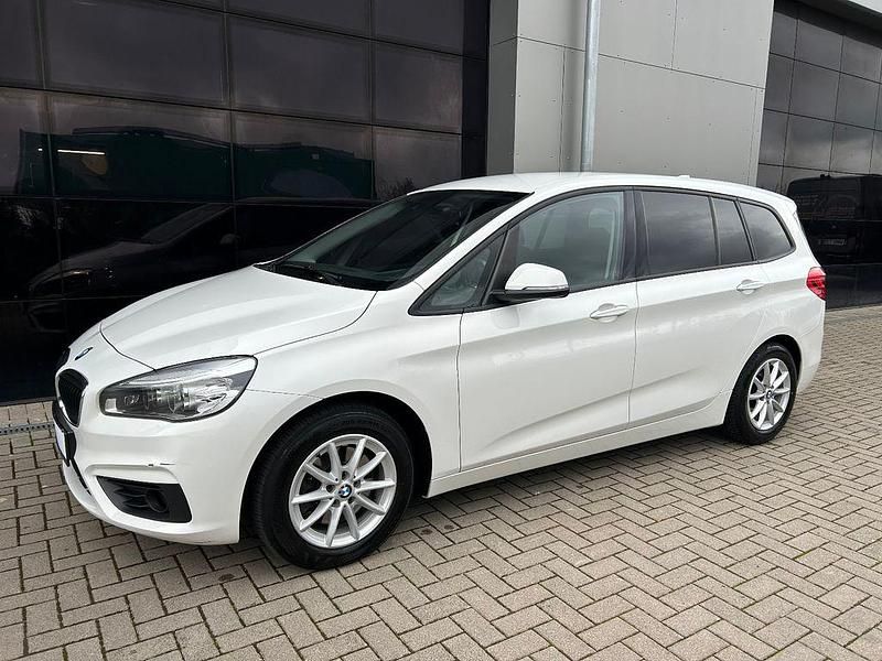 Weiß Gebraucht 2017 BMW 218 Gran Tourer Van / Kleinbus | 8.990 € (Fairer Preis) - Bild 1/4