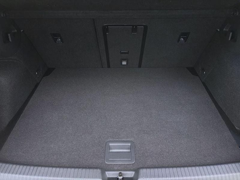 Gebraucht VW Golf VIII Move 131 PS (96 kW) 2024 Mondsteingrau Limousine