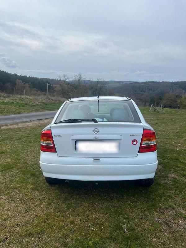 Gebraucht Opel Astra 65 PS (47 kW) 1999 Weiß Kleinwagen