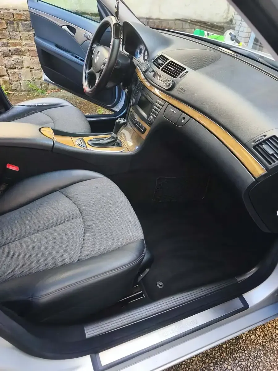 Gebraucht Mercedes E220 170 PS (125 kW) 2008 Grau Limousine