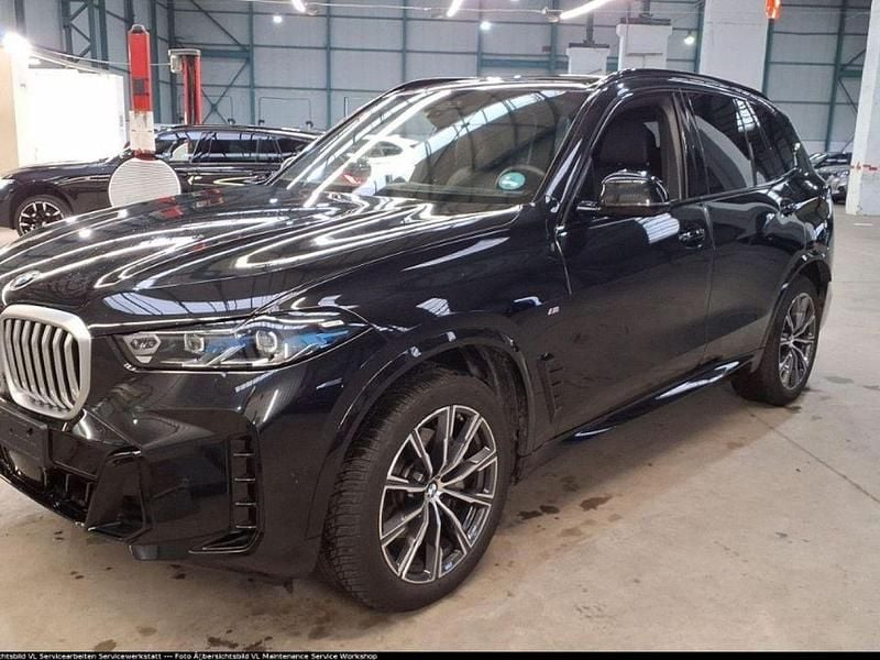 Gebraucht BMW X5 M Sport 340 PS (250 kW) 2025 Black sapphire (schwarz) SUV