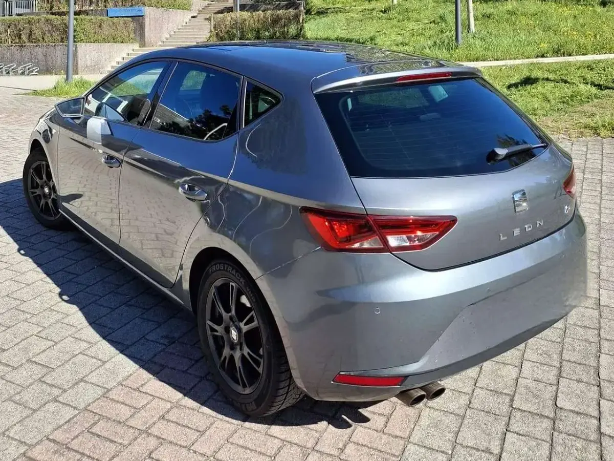 Używany Seat Leon FR 179 KM (131 kW) 2016 Szary Hatchback