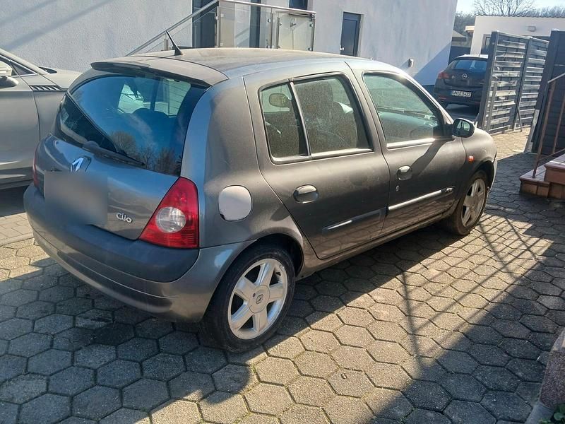 Gebraucht Renault Clio II 75 PS (55 kW) 2002 Grau Kleinwagen