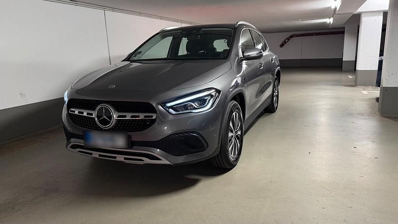Grau Gebraucht 2021 Mercedes GLA250 SUV | 29.999 € (Superpreis) - Bild 1/4