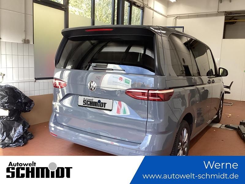 (grau) pure grey uni Gebraucht 2024 VW Multivan Life Van | 47.790 € (Fairer Preis) - Bild 1/3