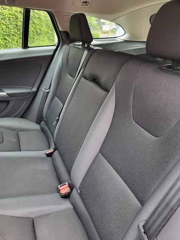 Gebraucht Volvo V60 Momentum 181 PS (133 kW) 2014 Schwarz Kombi