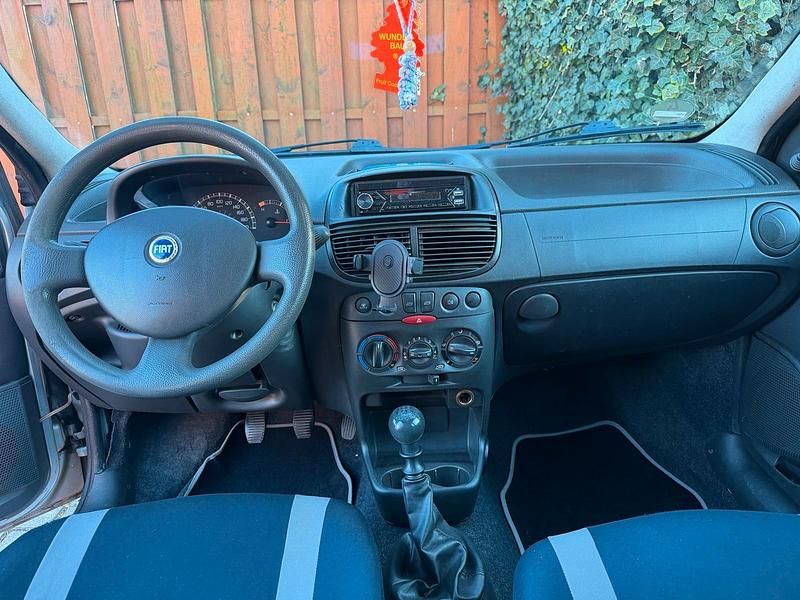 Gebraucht Fiat Punto 75 PS (55 kW) 2006 Silber Kleinwagen