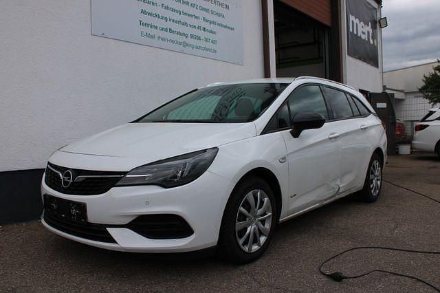 Weiß Gebraucht 2022 Opel Astra Design & Tech Limousine | 9.990 € (Superpreis) - Bild 1/4