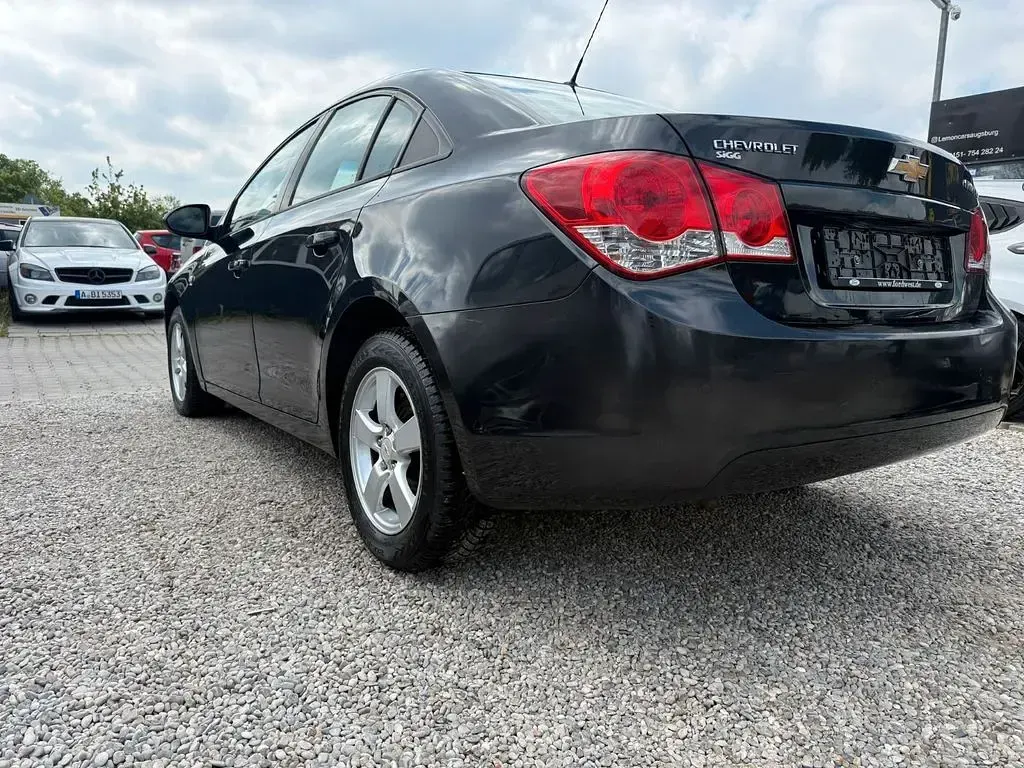 Gebraucht Chevrolet Cruze LS 124 PS (91 kW) 2011 Schwarz Limousine