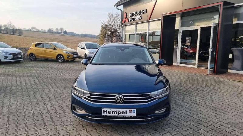 Używany VW Passat 150 KM (110 kW) 2023 Niebieski Kombi