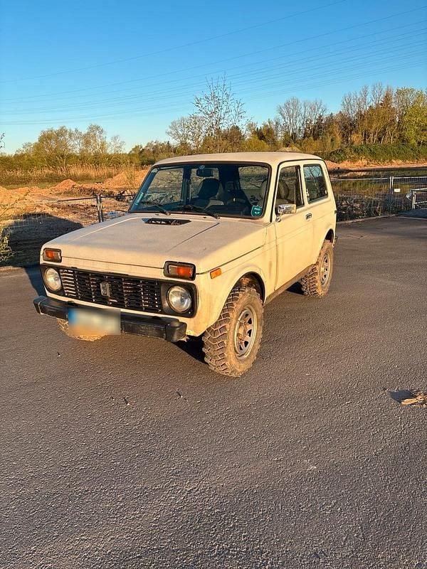 Second-hand Lada niva 83 CP (61 kW) 2007 Andere farben SUV