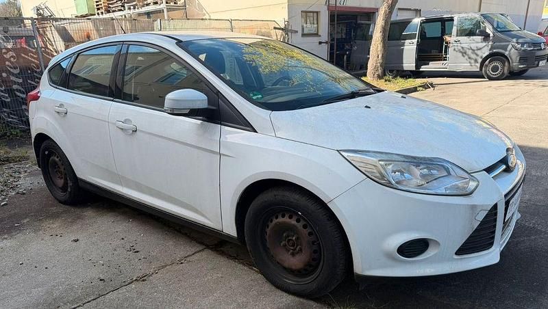 Gebraucht Ford Focus Trend 125 PS (91 kW) 2012 Weiß Limousine