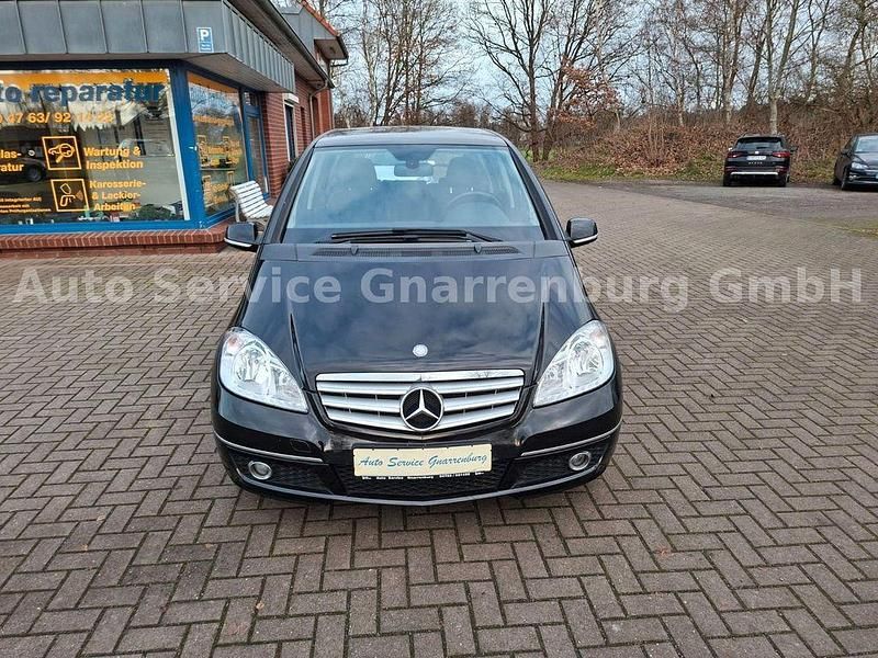 Gebraucht Mercedes A180 109 PS (80 kW) 2010 Schwarz Limousine
