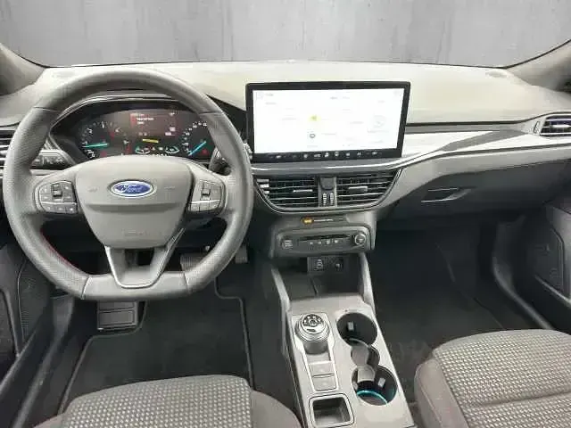 Gebraucht Ford Focus ST-Line 116 PS (85 kW) 2025 Polarsilber metallic (metallic) Limousine