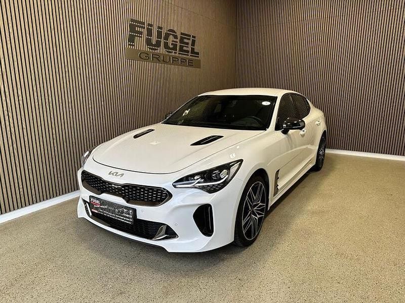 Gebraucht Kia Stinger GT 373 PS (274 kW) 2022 Snow white pearl Kleinwagen