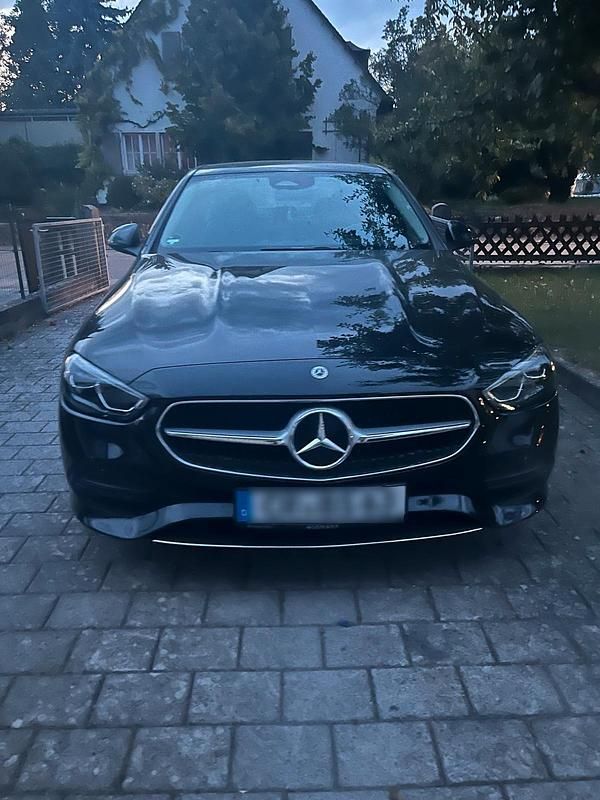 Schwarz Gebraucht 2023 Mercedes C200 Limousine | 39.500 € - Bild 1/4