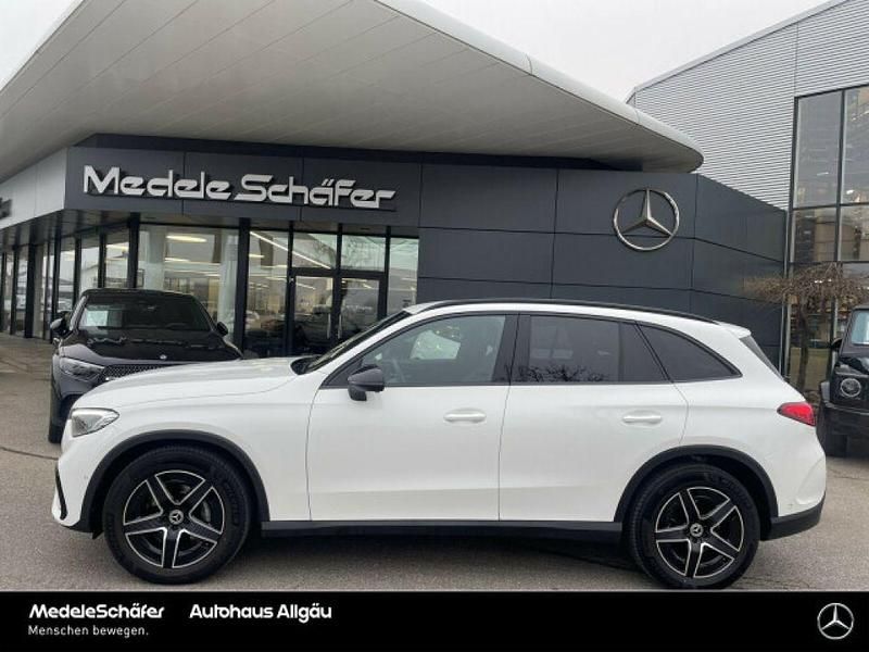 Gebraucht Mercedes GLC300 AMG 258 PS (189 kW) 2023 Unilack polarweiß SUV