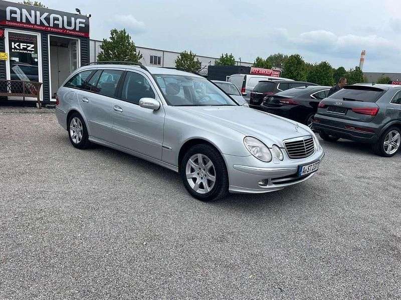Gebraucht Mercedes E320 224 PS (164 kW) 2005 Iridiumsilber  metalliclack Kombi