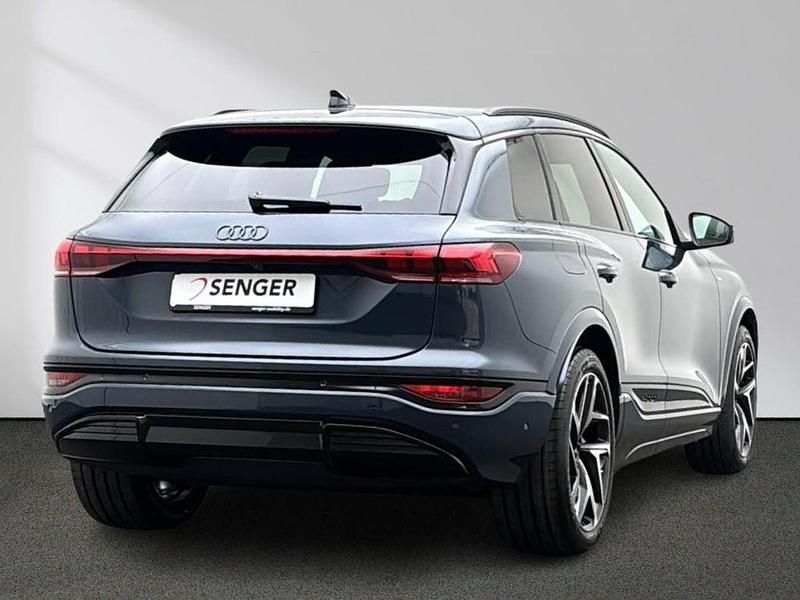 Neu Audi Q6 e-tron Performance 225 kW (306 PS) 2026 Blau SUV