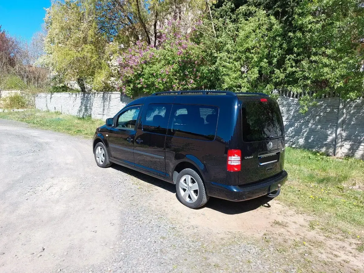 Second-hand VW Caddy Maxi 140 CP (102 kW) 2011 Negru Monovolum