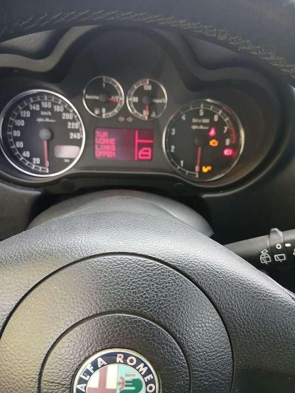 Gebraucht 2004 Alfa Romeo 147 Distinctive Kleinwagen | 990 € (Superpreis) - Bild 1/4