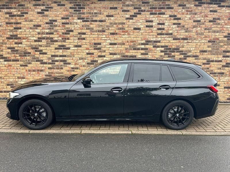 Gebraucht BMW 320 Sport Line 190 PS (139 kW) 2024 Schwarz Limousine
