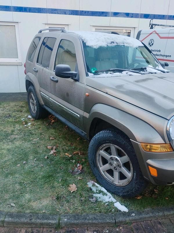 Grün Gebraucht 2005 Jeep Cherokee Limited SUV | 2.999 € (Superpreis) - Bild 1/4