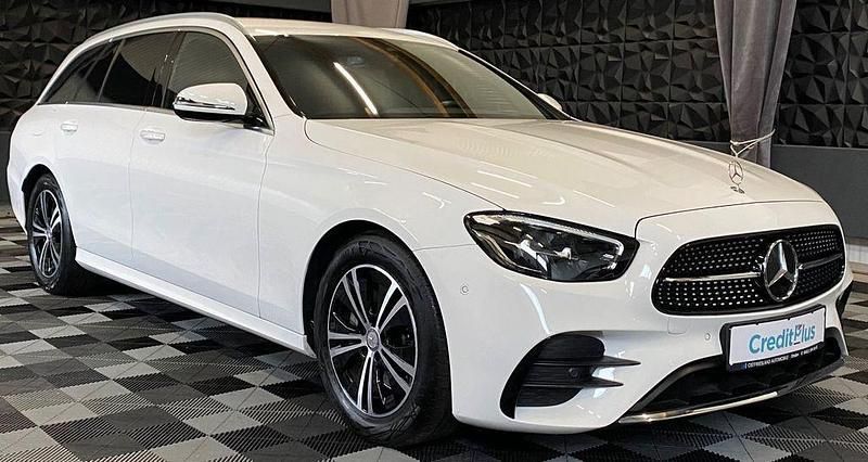 Weiß Gebraucht 2022 Mercedes E200 AMG line Limousine | 40.990 € (Guter Preis) - Bild 1/3