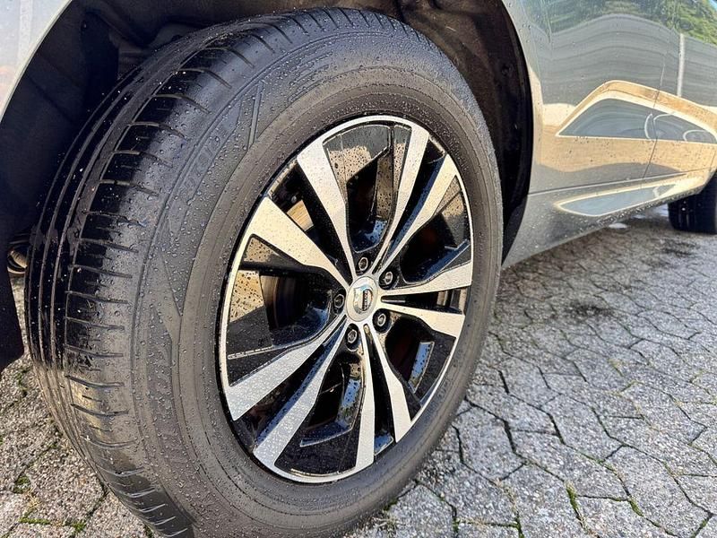 Gebraucht Volvo XC60 Momentum 150 PS (110 kW) 2020 Grau SUV