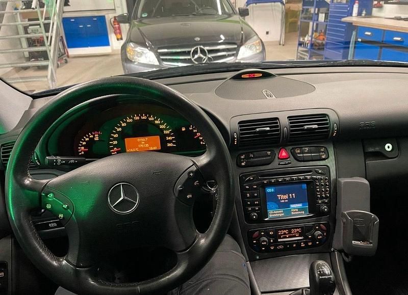 Gebraucht Mercedes C270 175 PS (128 kW) 2001 Blau Limousine