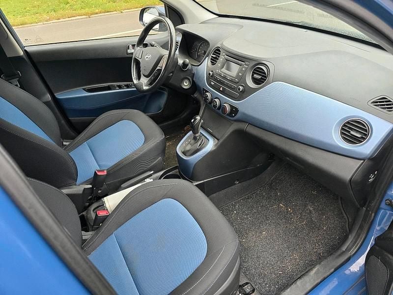 Gebraucht Hyundai i10 75 PS (55 kW) 2015 Blau Kleinwagen