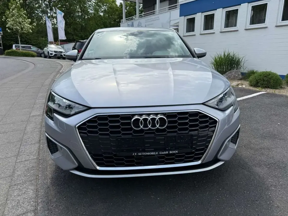 Second-hand Audi A3 Advanced 110 CP (80 kW) 2022 Argintiu Berlinǎ
