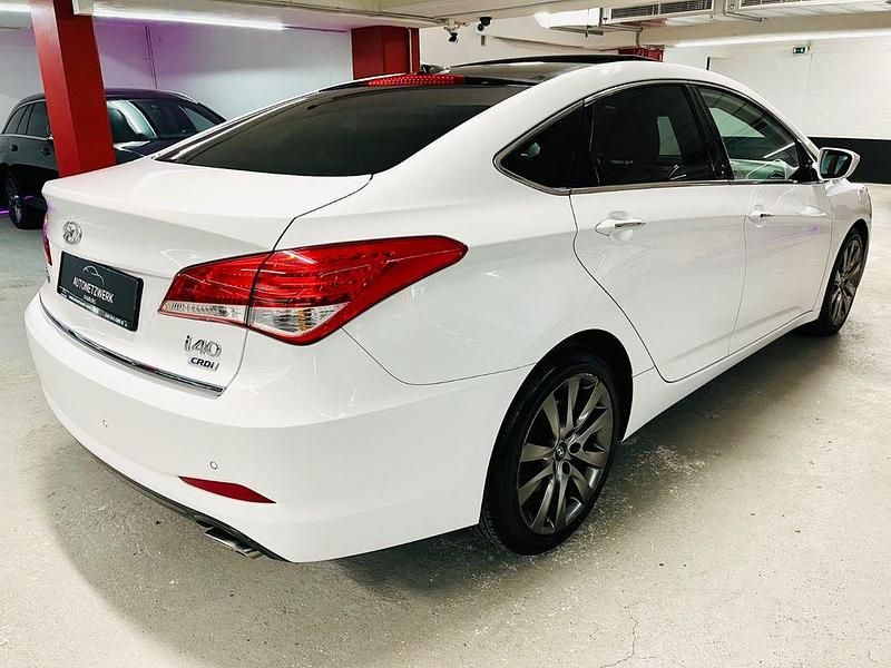 Gebraucht Hyundai i40 Style 136 PS (100 kW) 2014 Creamy white / sol Limousine