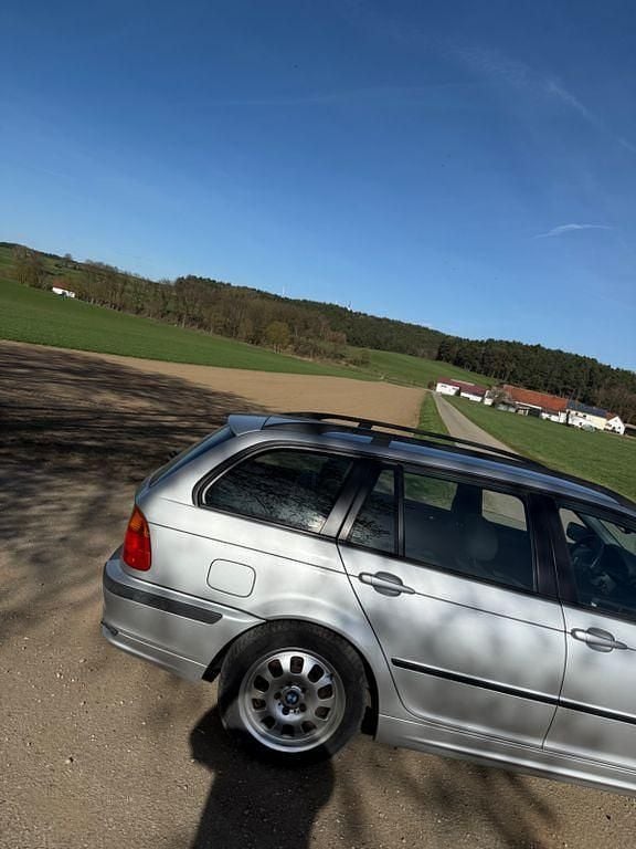 Gebraucht BMW 318 143 PS (105 kW) 2005 Silber Kombi