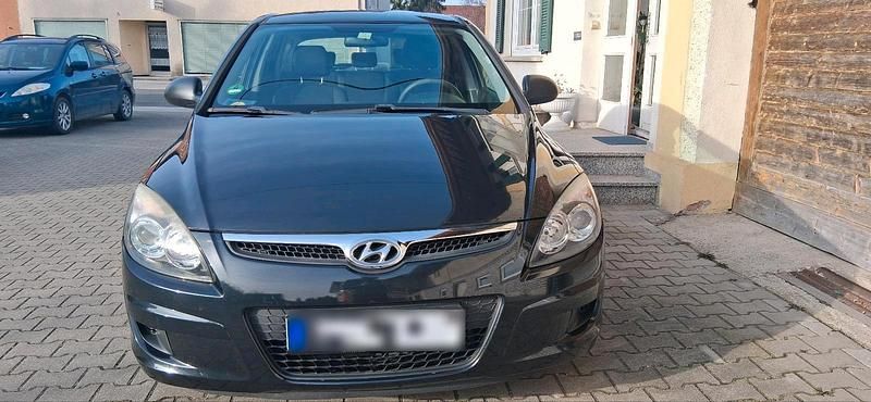 Gebraucht Hyundai i30 109 PS (80 kW) 2009 Schwarz Limousine