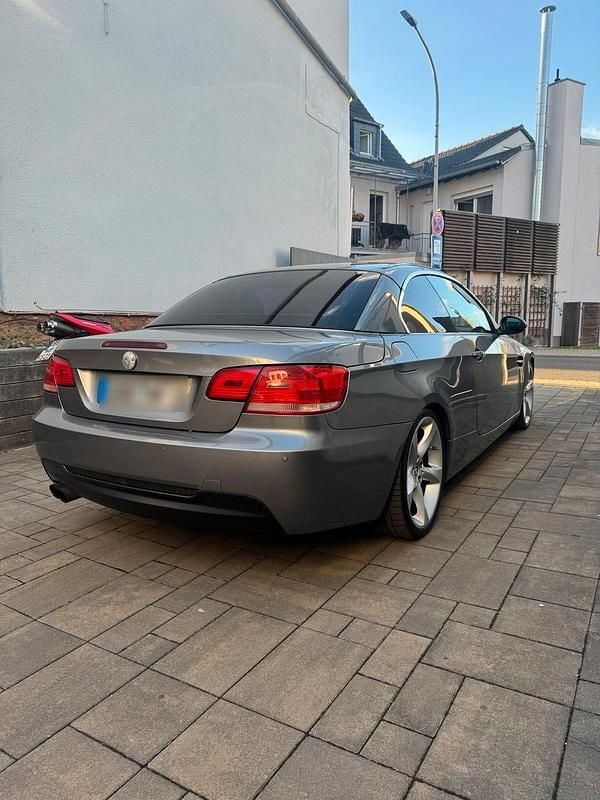 Gebraucht BMW 330 Cabriolet 231 PS (169 kW) 2007 Grau Cabrio