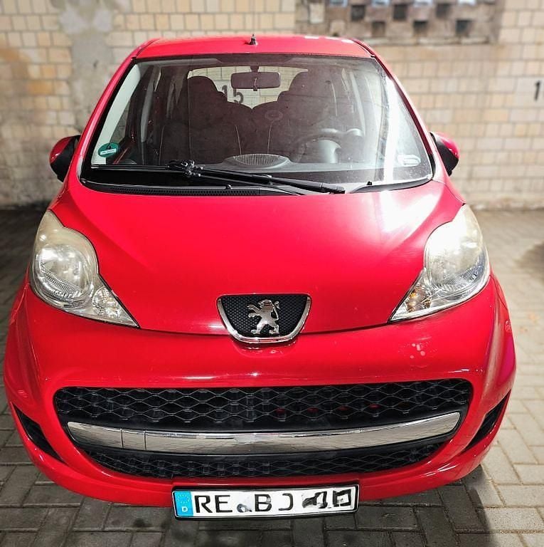 Rot Gebraucht 2011 Peugeot 107 Filou Kleinwagen | 2.600 € (Guter Preis) - Bild 1/4