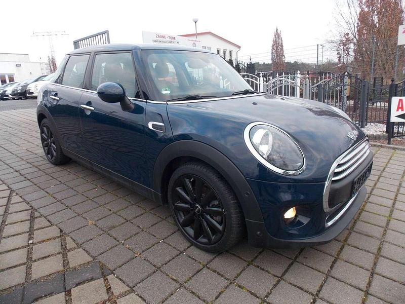 Gebraucht Mini Cooper 102 PS (75 kW) 2019 Lapisluxury blue Kleinwagen