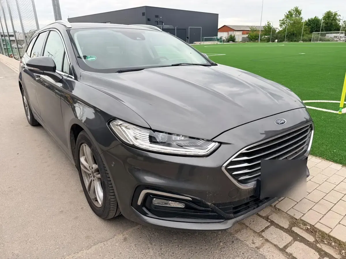 Gebraucht Ford Mondeo Titanium 150 PS (110 kW) 2019 Grau Kombi