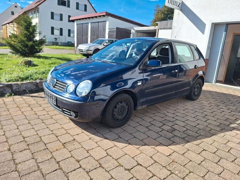 Blau Gebraucht 2004 VW Polo Basis Limousine | 500 € (Superpreis) - Bild 1/4