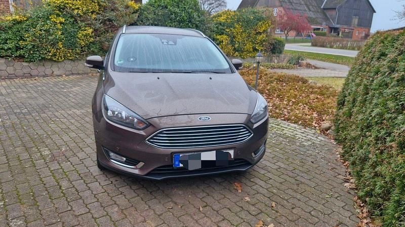 Braun Gebraucht 2018 Ford Focus Titanium Kombi | 6.950 € (Fairer Preis) - Bild 1/4