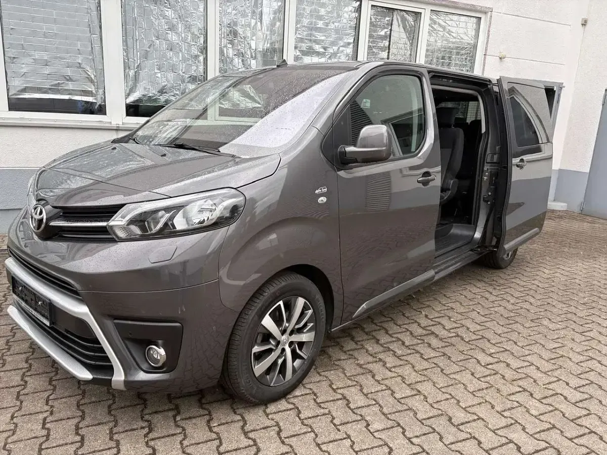 Gebraucht Toyota Proace Verso Comfort 177 PS (130 kW) 2023 Basaltgrau Kombi