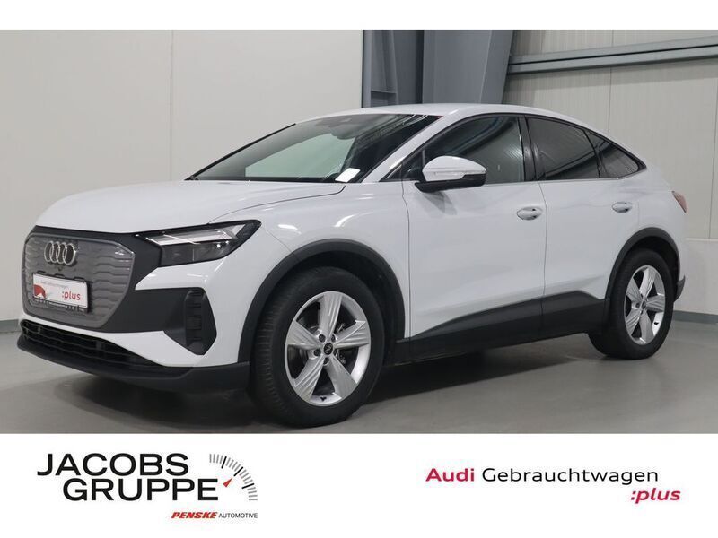 Gletscherweiß metallic Gebraucht 2022 Audi Q4 Sportback e-tron Comfort SUV | 25.420 € (Guter Preis) - Bild 1/4