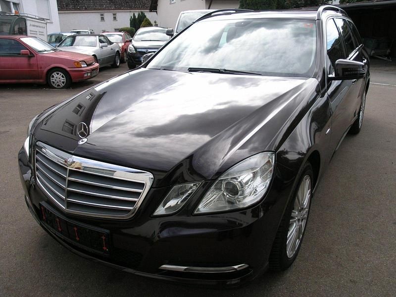 Braun Gebraucht 2011 Mercedes E300 Kombi | 14.500 € (Fairer Preis) - Bild 1/4