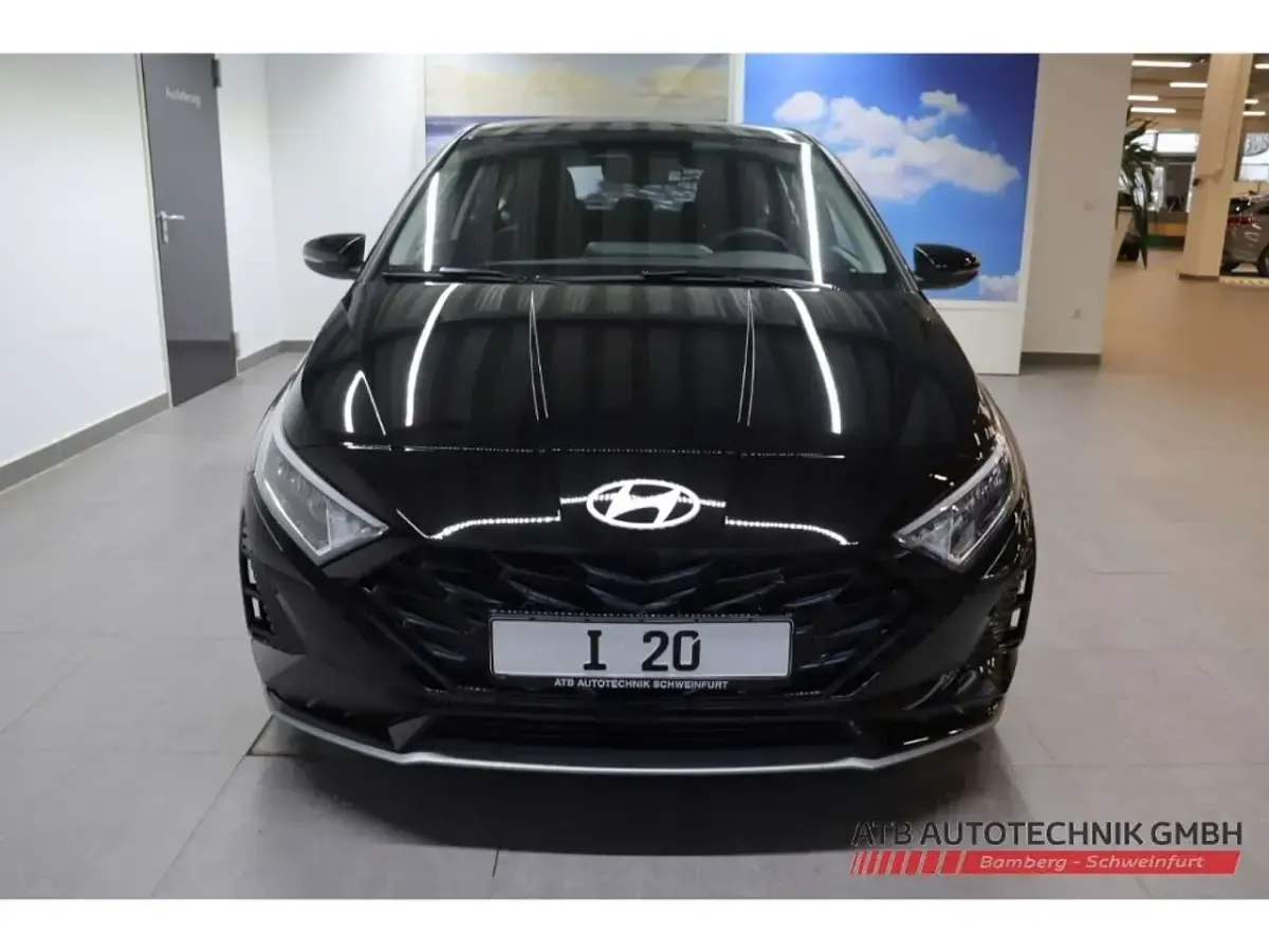 Gebraucht Hyundai i20 Trend 90 PS (66 kW) 2025 Met (schwarz Limousine