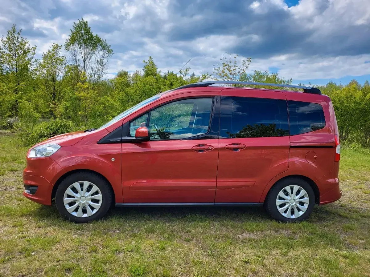 Gebraucht Ford Tourneo Courier Trend 101 PS (74 kW) 2015 Rot Van / Kleinbus